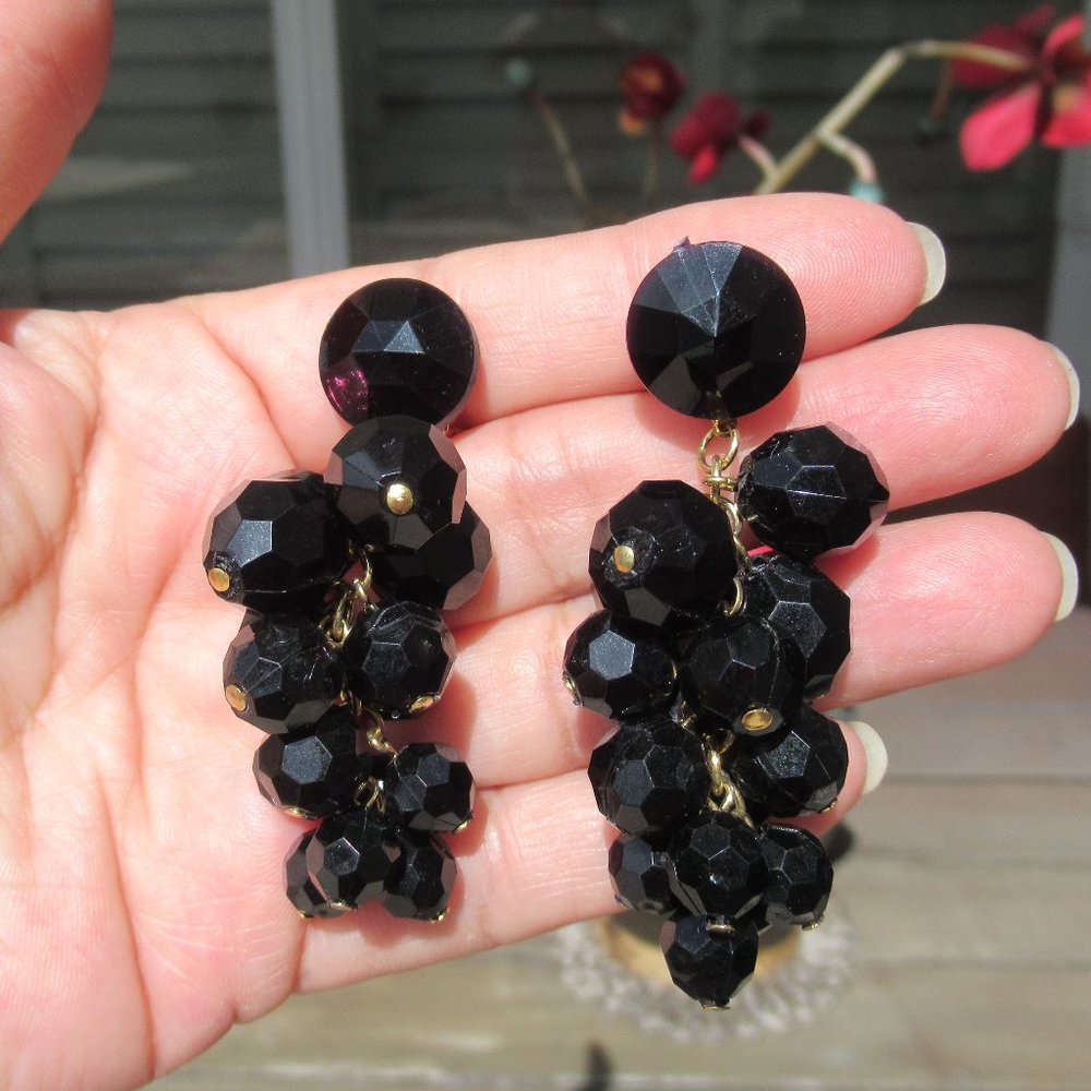 Stunning Cocktail Chandelier Dangle Clip On Earrings Black Plastic in Gold Tone